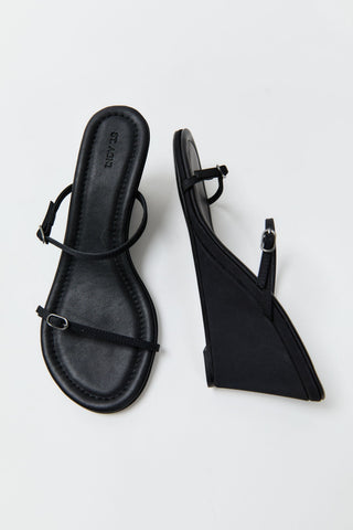 Petit Detail Wedge - Black