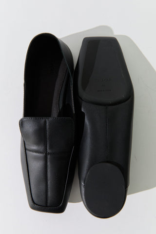 Minimal Flat Loafer