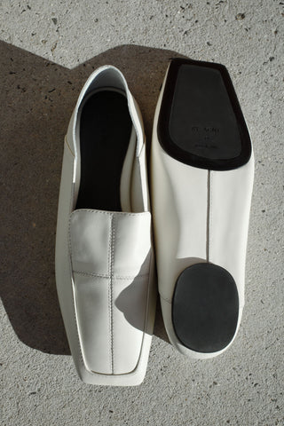 Minimal Flat Loafer