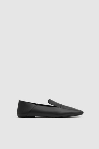 Minimal Flat Loafer