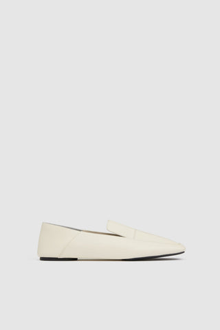Minimal Flat Loafer